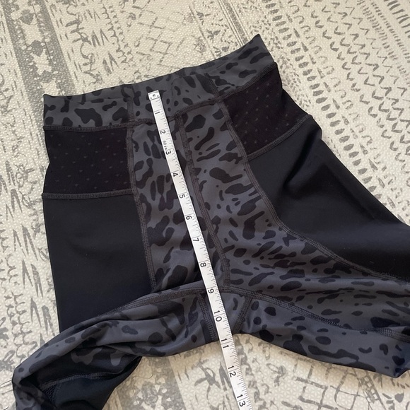 Lululemon Just Breathe‎ Pant Animal Swirl Deep Coal Light / Black leggings - Picture 9 of 13